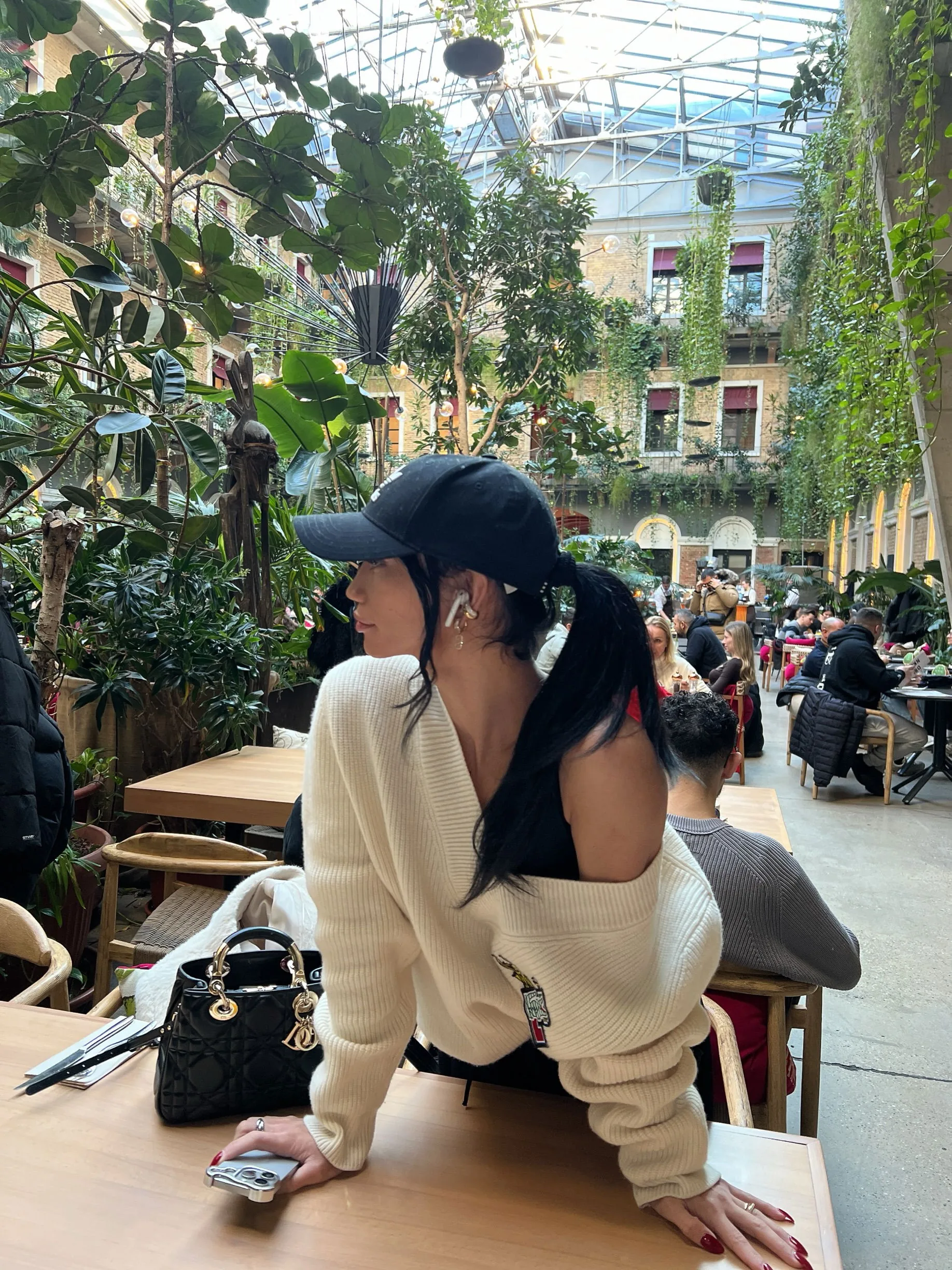 Curvaceousredhed - Escort London